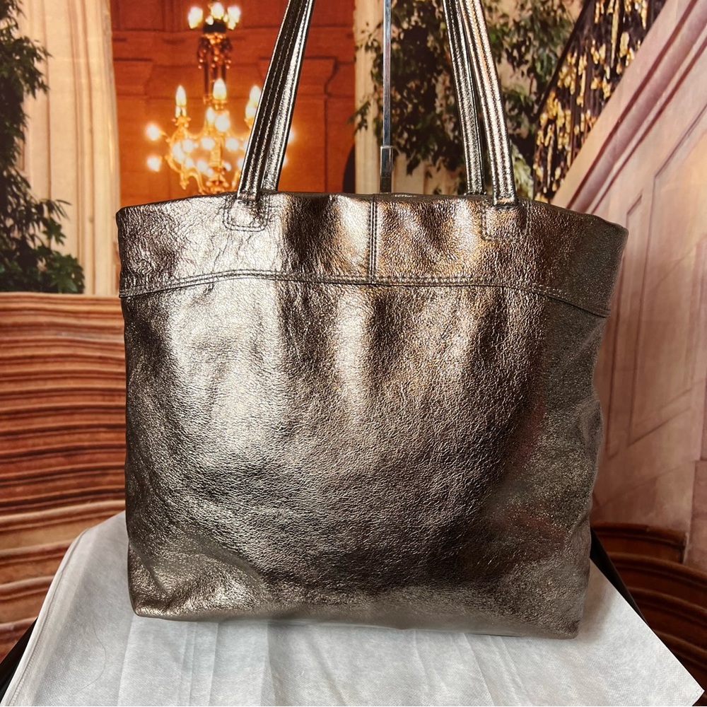 Coach Julia Perry Op Art tote bag in bronze metallic leather. Beautiful 🤩 - Picture 12 of 13